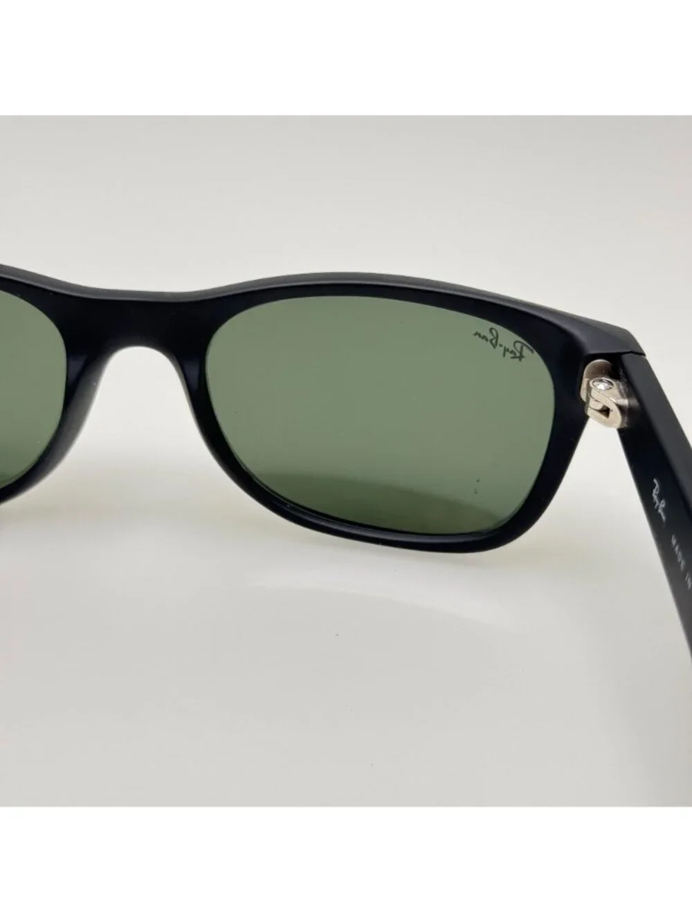 Ray Ban Sunglasses RB 2132 “New Wayfarer” 622 52-18-145 B